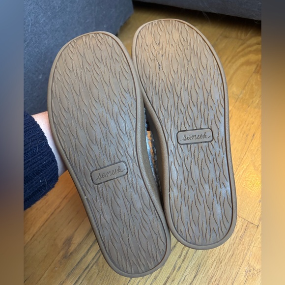 Sanuk Slippers Indoor Outdoor - Picture 5 of 9